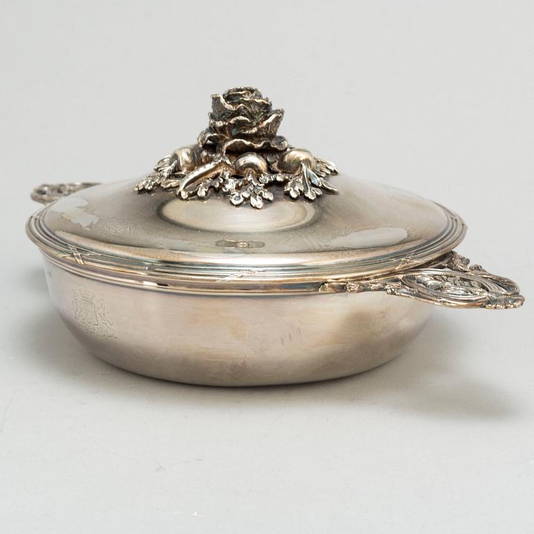 A French late 19th /early 20th centruy silver equelle and cover. Louis XVI-styre.