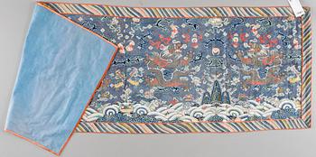TEXTILIER, 3 st, siden, Kina, 1900-tal.