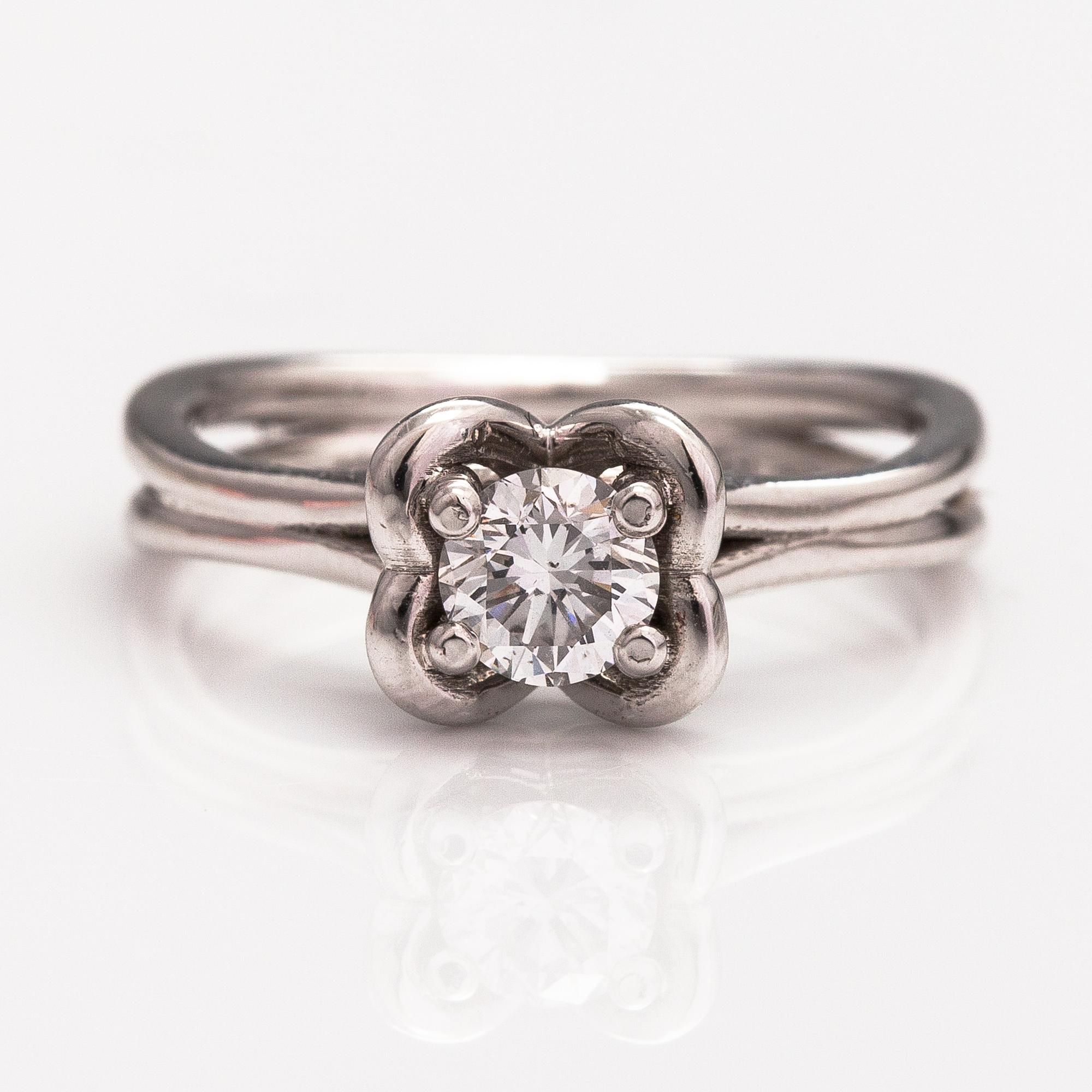 Ring, 18K vitguld, diamant ca. 0.33 ct.
