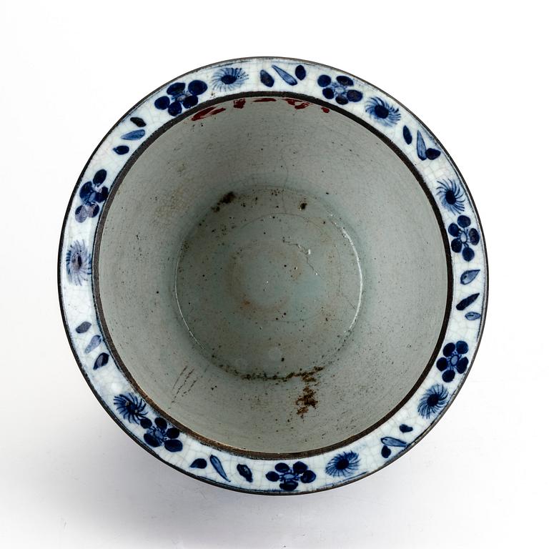 A blue and white basin, China, early 20th Century.