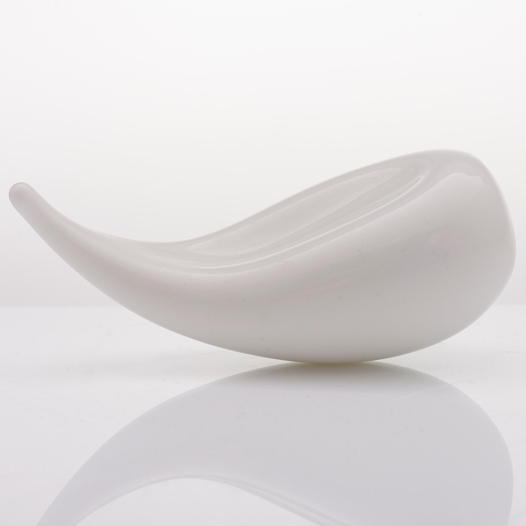 TIMO SARPANEVA, veistos, opaalilasia, "Hammas", signeerattu T. Sarpaneva Iittala 1951.