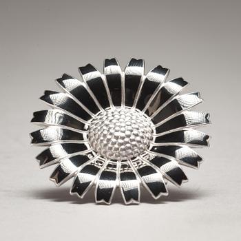 BROSCH, sterlingsilver och emalj, Georg Jensen. Danmark. Tot 16,5 g.