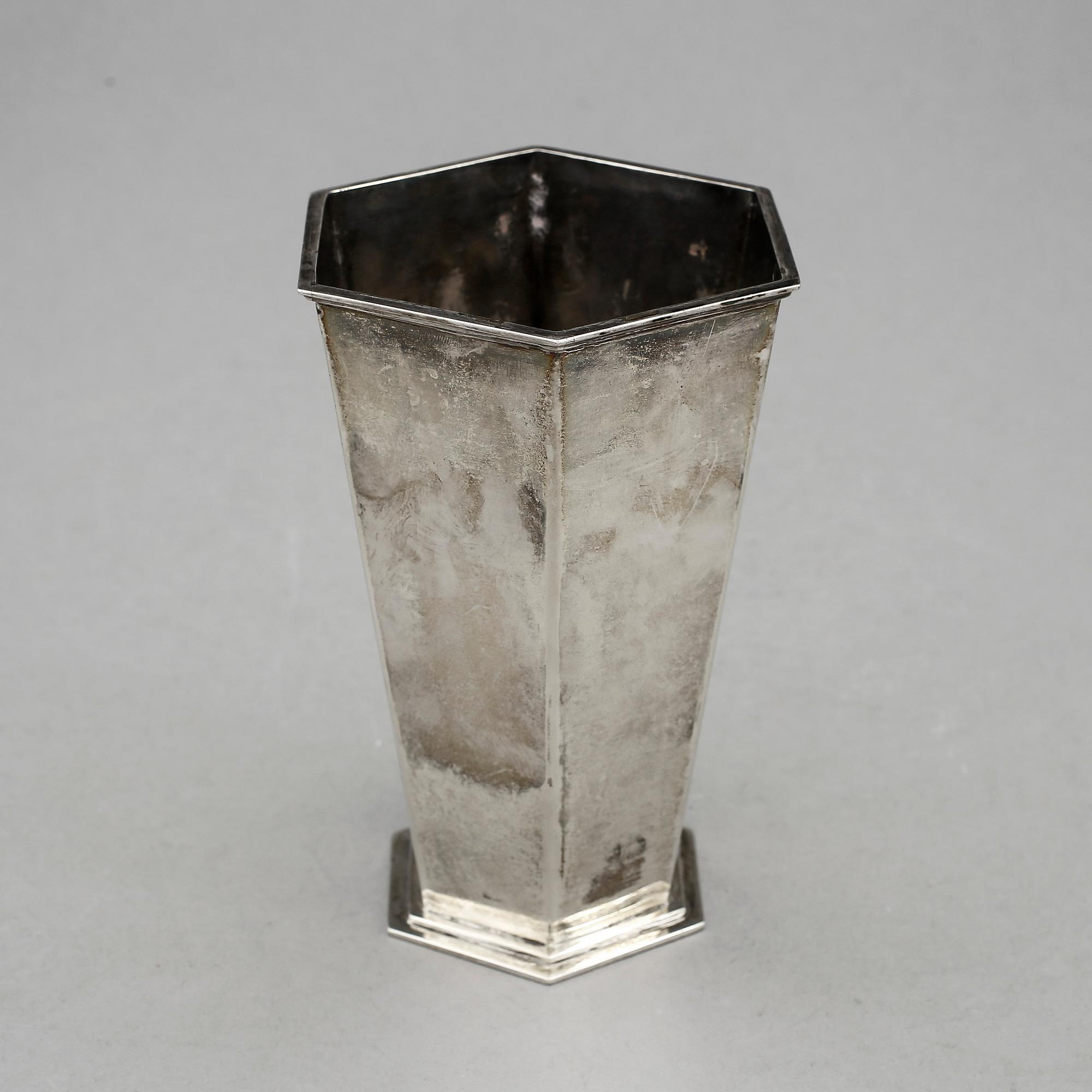 VAS, silver, J L Hultman AB, Stockholm,  1945. Vikt ca 250g.