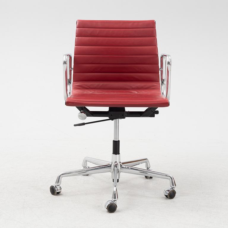 Charles & Ray Eames, a chrome swivel chair 'EA 118', Vitra.