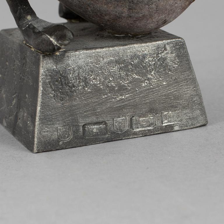 A sculpture by Henry Gustafsson.