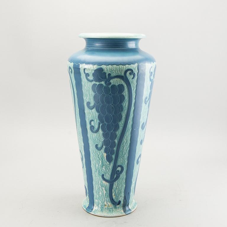 Josef Ekberg, vas sgrafitto daterad Gustavsberg 1920.