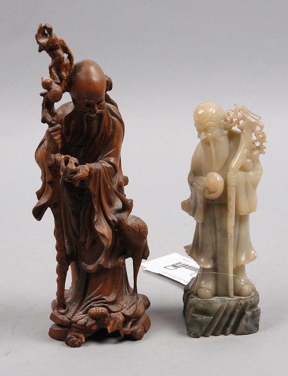 FIGURINER, 2 st, trä och sten, Kina. 1900-tal.