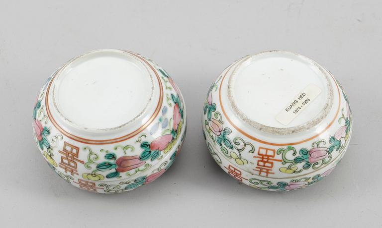 ASKAR med LOCK, 2 st, porslin, Kina, 1800-/1900-tal.