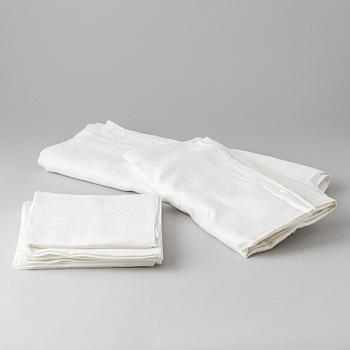 Tablecloths, 2 pcs. among which one has 8 napkins, and napkins, 3 pcs., linen damask.