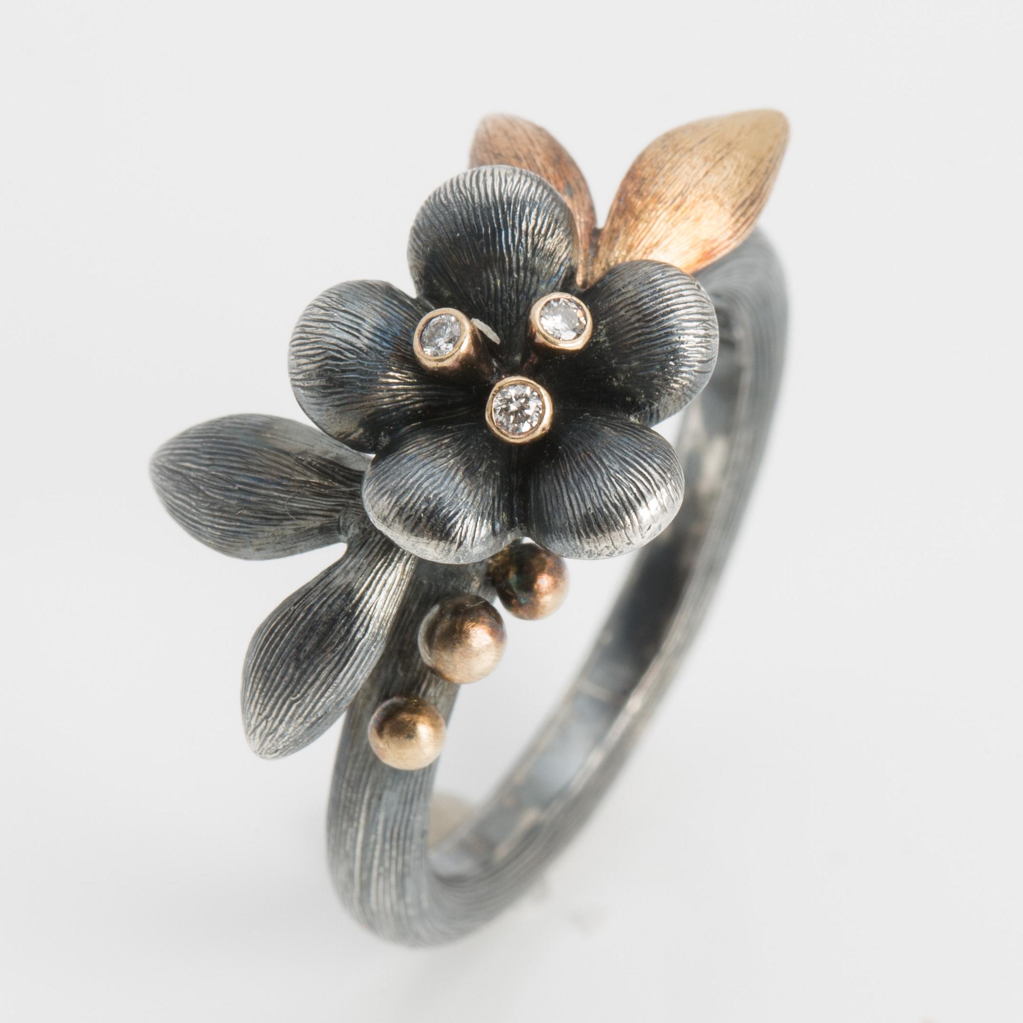 OLE LYNGGAARD COPENHAGEN, a sterling silve ring with 3 small dimonds,.