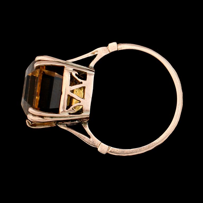 RING, 14K guld och gul citrin. Total vikt ca 5,4 g.