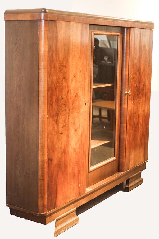 KLÄDSKÅP, 1900-talets första hälft.