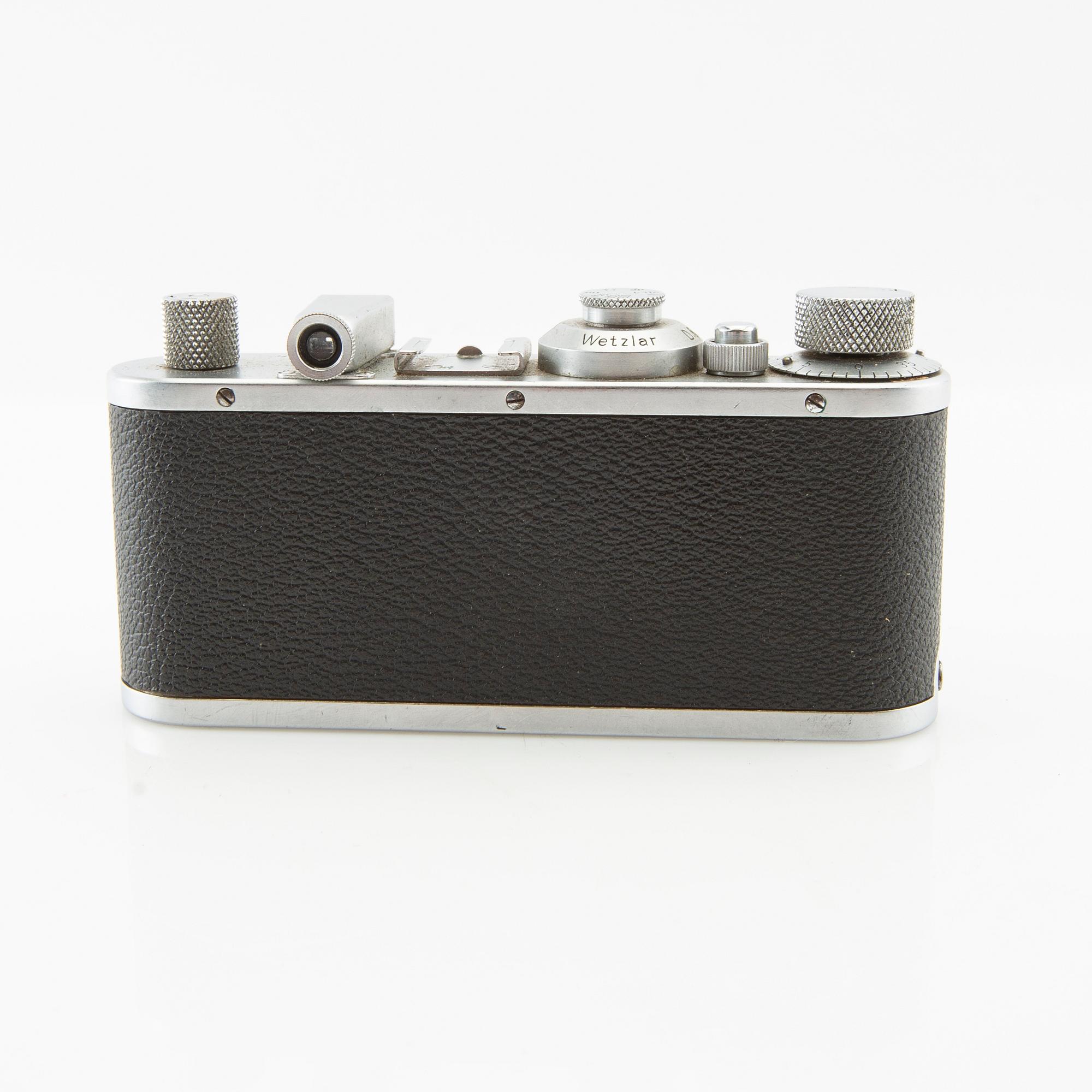 Camera Leica 1939 with accessories and case.
