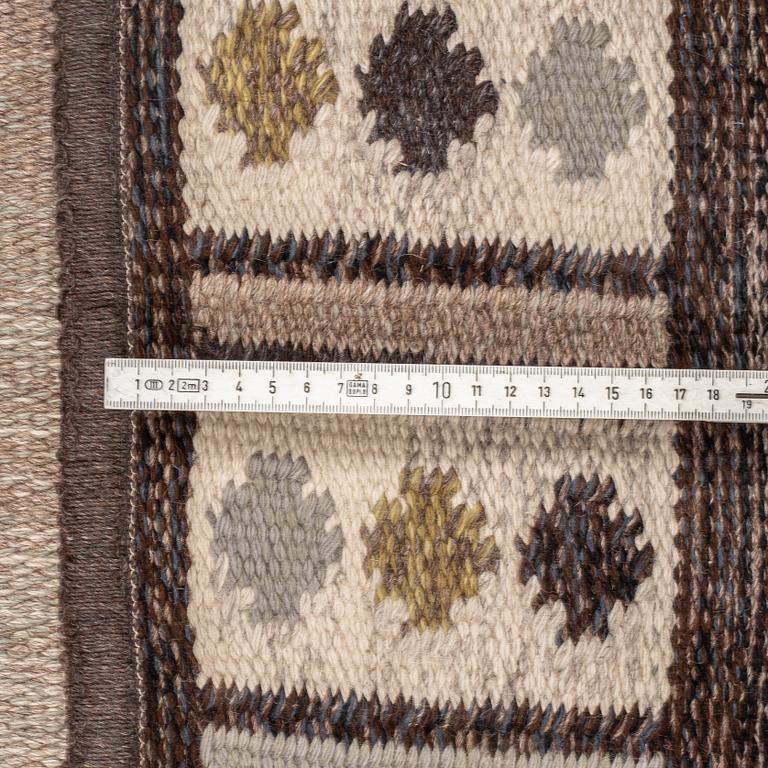 A carpet, flat weave, ca 198,5-200 x 137-139,5 cm, signed BA(?), probably Sweden.