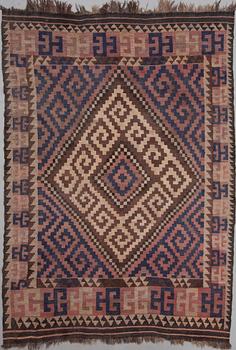 A Kelim carpet from the first half of the 20th century, 272x193 cm.