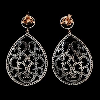 ÖRHÄNGEN, 1 par, silver/18K roséguld, diamanter tot ca 3.00 ct.