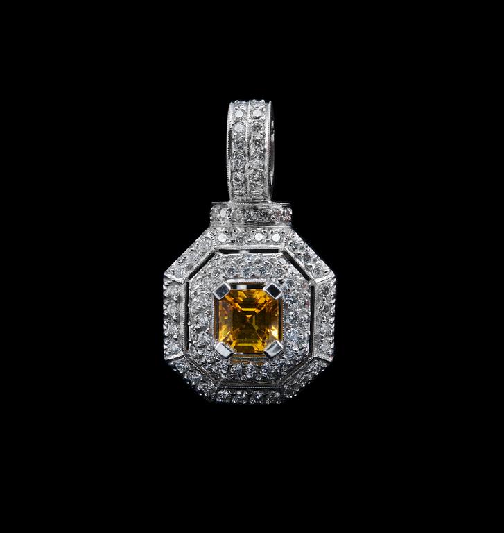 A PENDANT, brilliant cut diamonds c. 1.10 ct H/si. Yellow sapphire c. 1.90 ct. Weight 12,4 g.