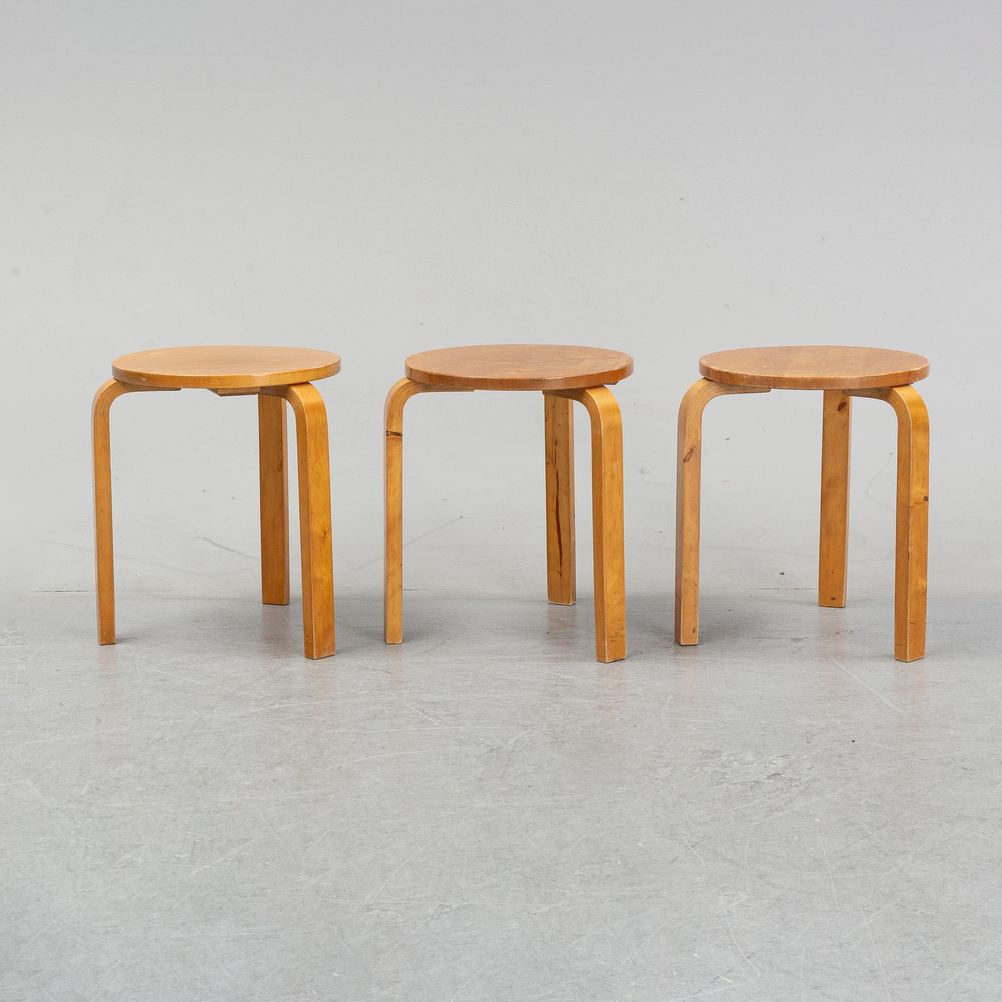 Alvar Aalto, pallar 3 st, modell 60, Aalto möbler Hedemora, formgiven 1933.