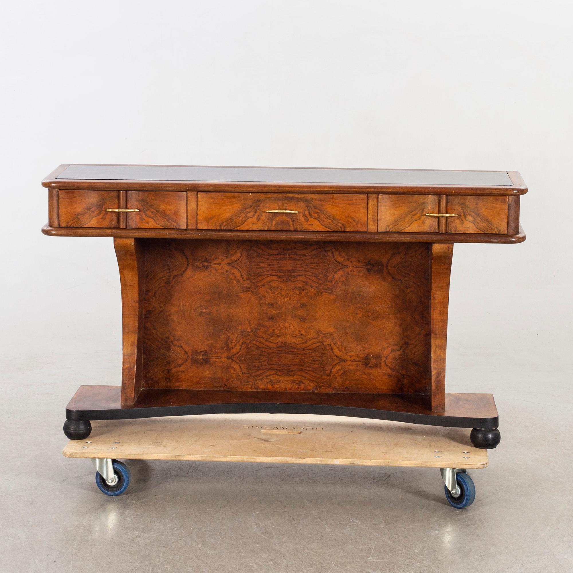 Sideboard, 1900-talets mitt.