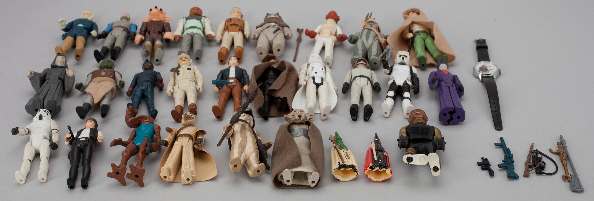 STAR WARS FIGURER, 25 ST samt 2 st andra figurer,  plast, 1970-80 -tal. ARMBANDSUR, Star Wars Darth Vader.