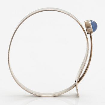 Elis Kauppi, armband, silver och kalcedon. Kupittaan Kulta 1958.