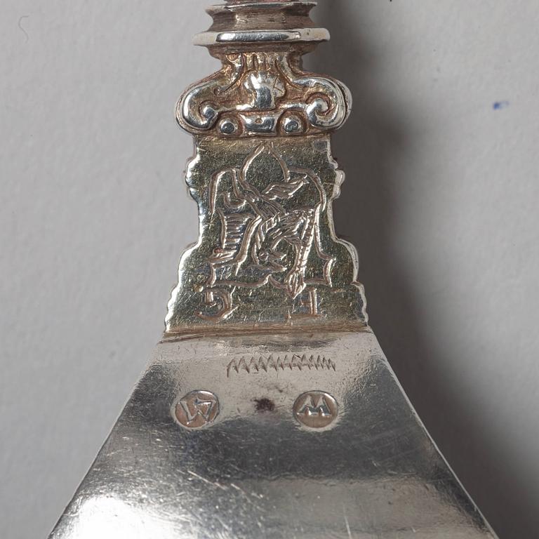 A Polish late 16th / early 17th century silver spoon, mark of Lazarus Mesenhammer, Breslau (1579-1614).