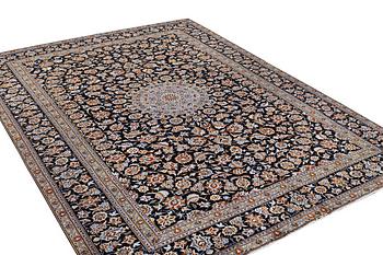 A Kashan carpet, c. 405 x 303 cm.