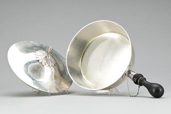 KAROTT MED LOCK, silver, Gustaf Möllenborg, Stockholm 1914. Vikt c:a 800 g.