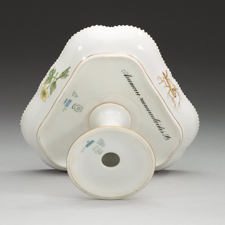 SKÅL på FOT, porslin. "Flora Danica", Royal Copenhagen, Danmark, 1900-tal.