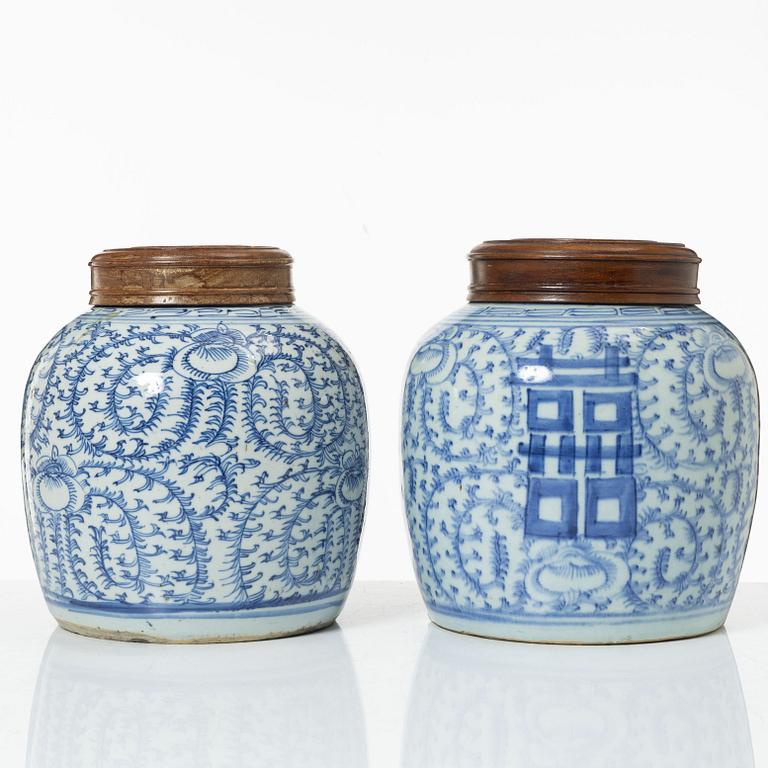 Two similar Chinese blue and white porcealin jars with wooden covers, Qing dynasty, 19th Century.