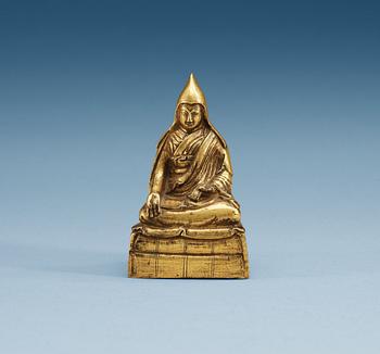 A gilt-bronze seated figure, presumably of Fifth Dalai Lama, Ngwang Lobzang Gyatso, Qing dynasty (1644-1911).