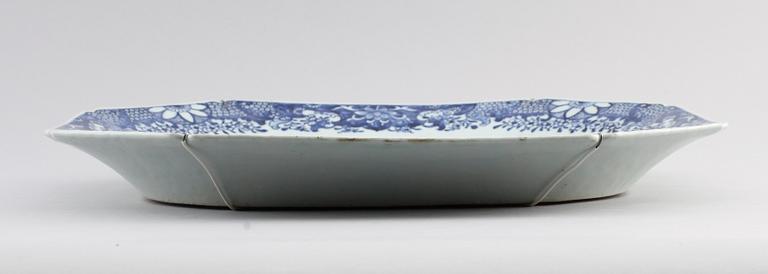 STEKFAT, porslin, Kina, Qianlong 1736-1795.