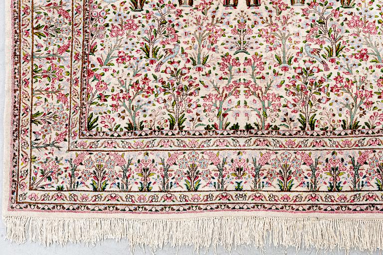 Matta old/semiantik Kirman ca 282x213 cm.