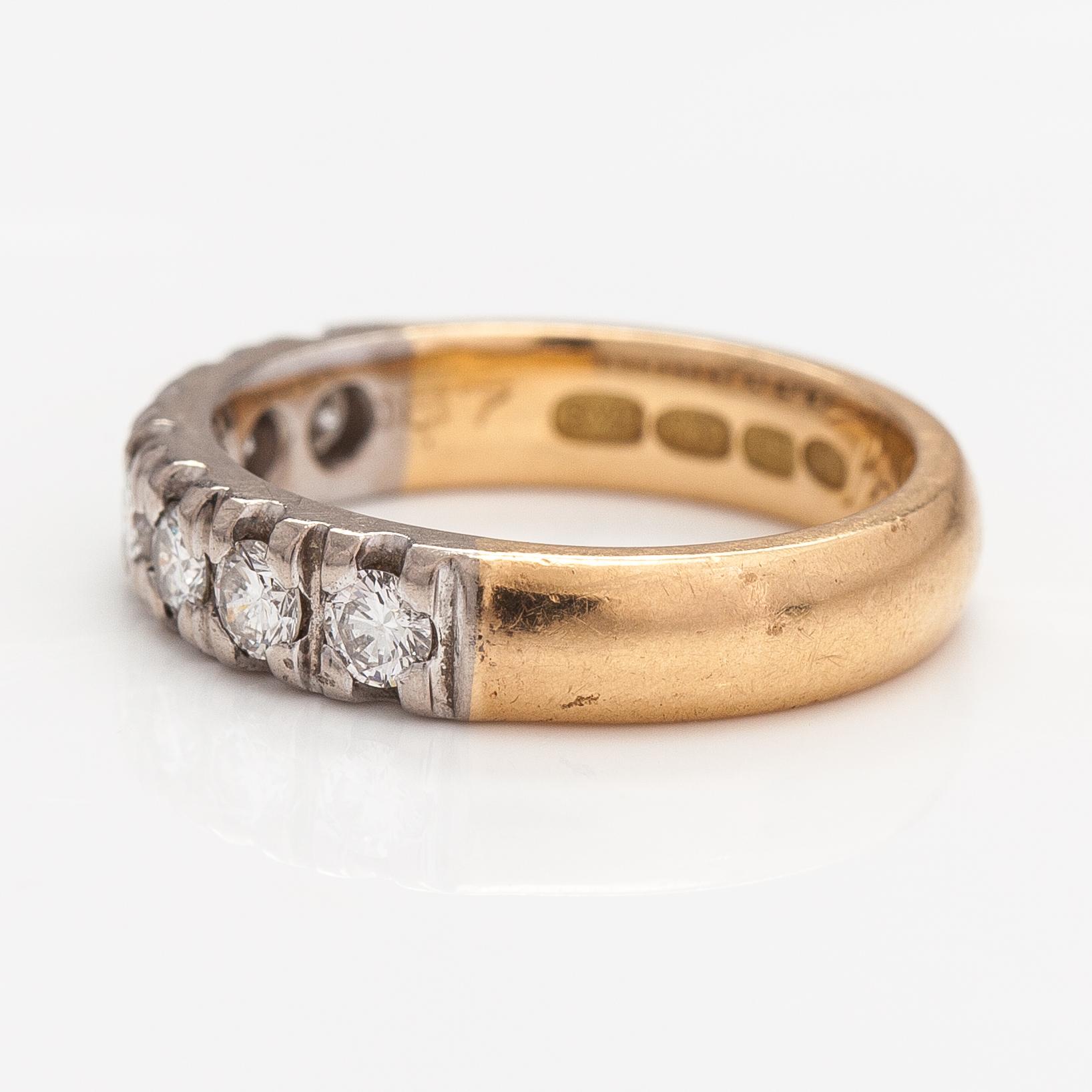 Sormus, 18K kultaa ja timantteja n. 0.57 ct yht. Helkelä Oy Kultasepänliike, Rauma 2004.