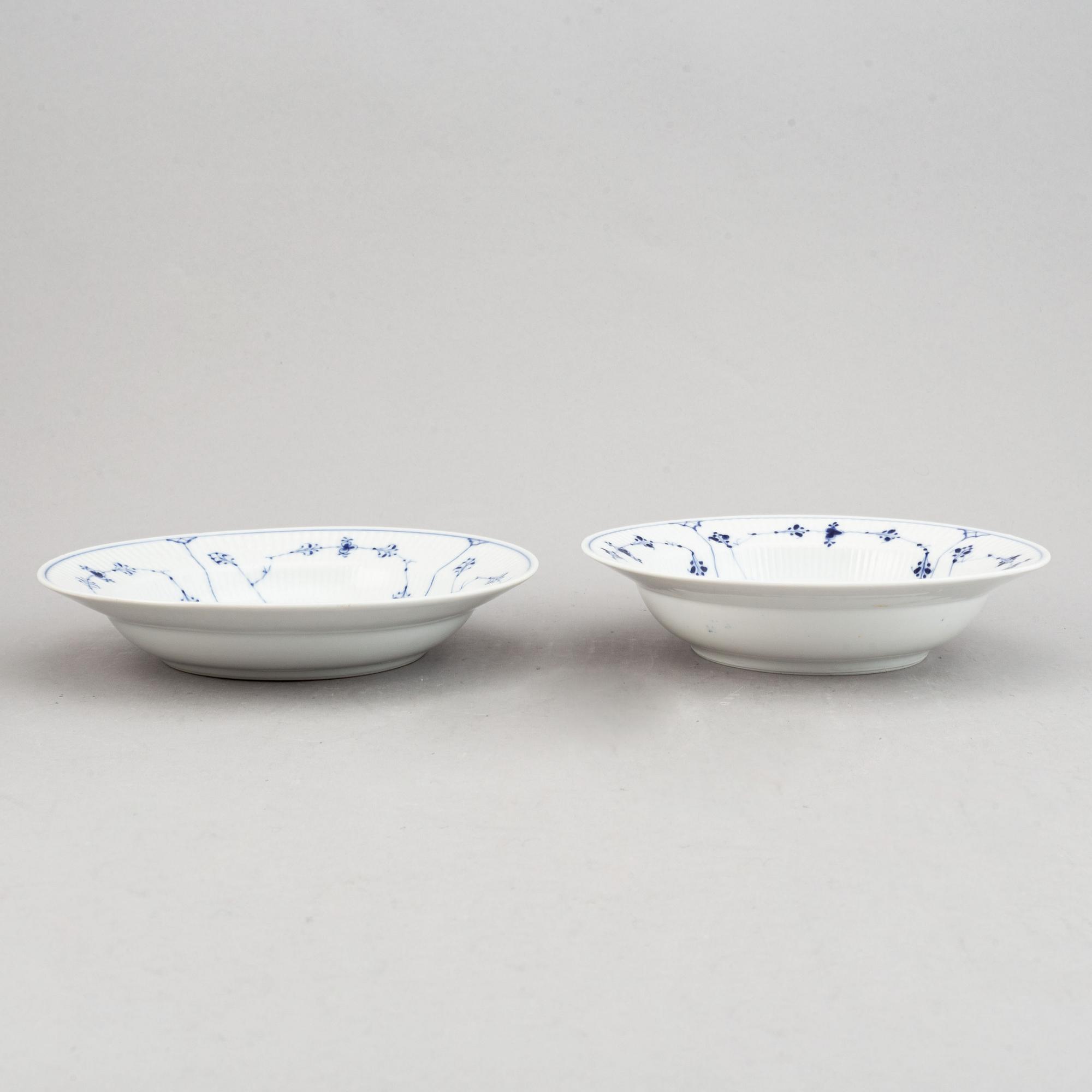 Royal Copenhagen, 29 pieces of 'Musselmalet Riflet' porcelain, Denmark.