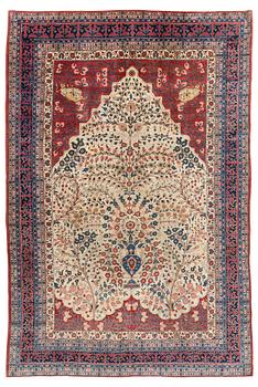 385. An antique Tabriz carpet, ca 333 x 223 cm.