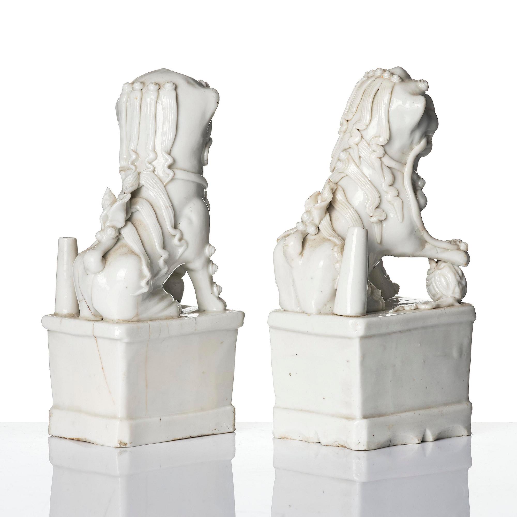 Two blanc de chine figures of buddhist lions/joss stick holders, Qing dynasty, Kangxi (1662-1722).