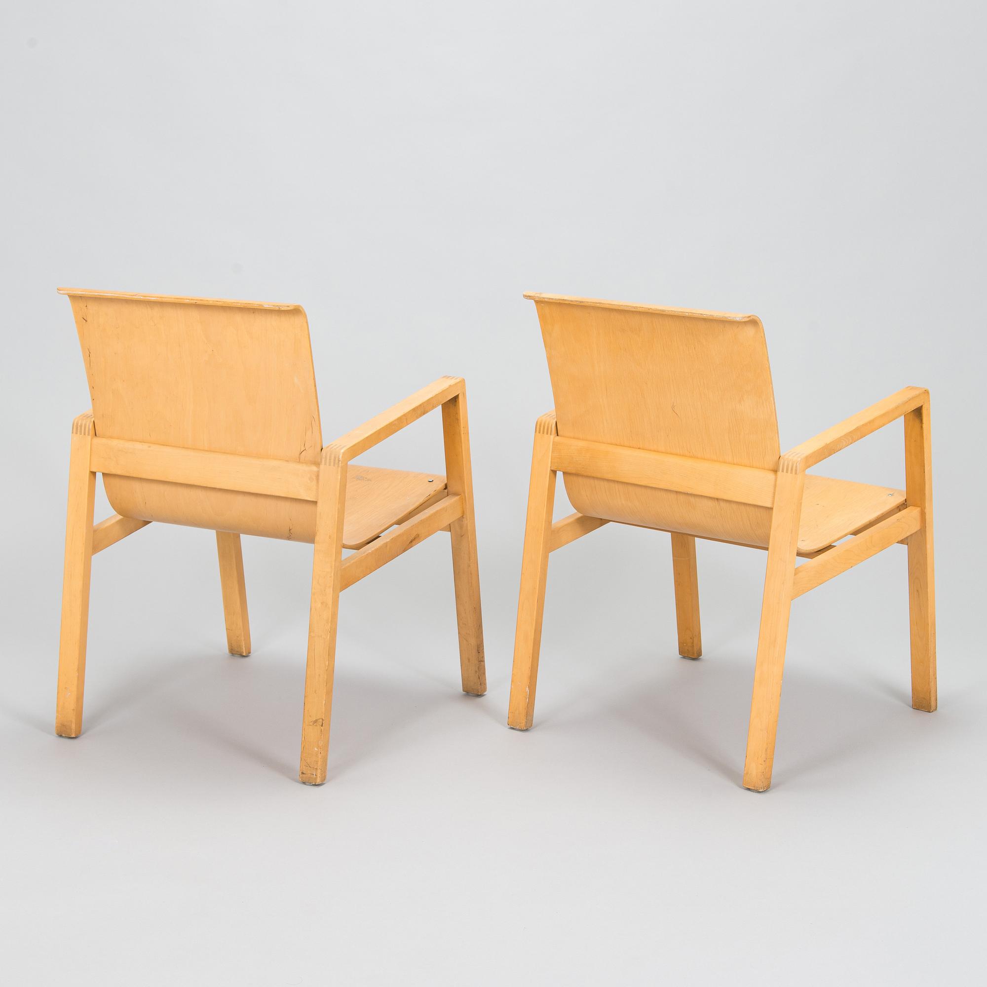 Alvar Aalto, A pair of 1970s armchairs model 403 for Artek.