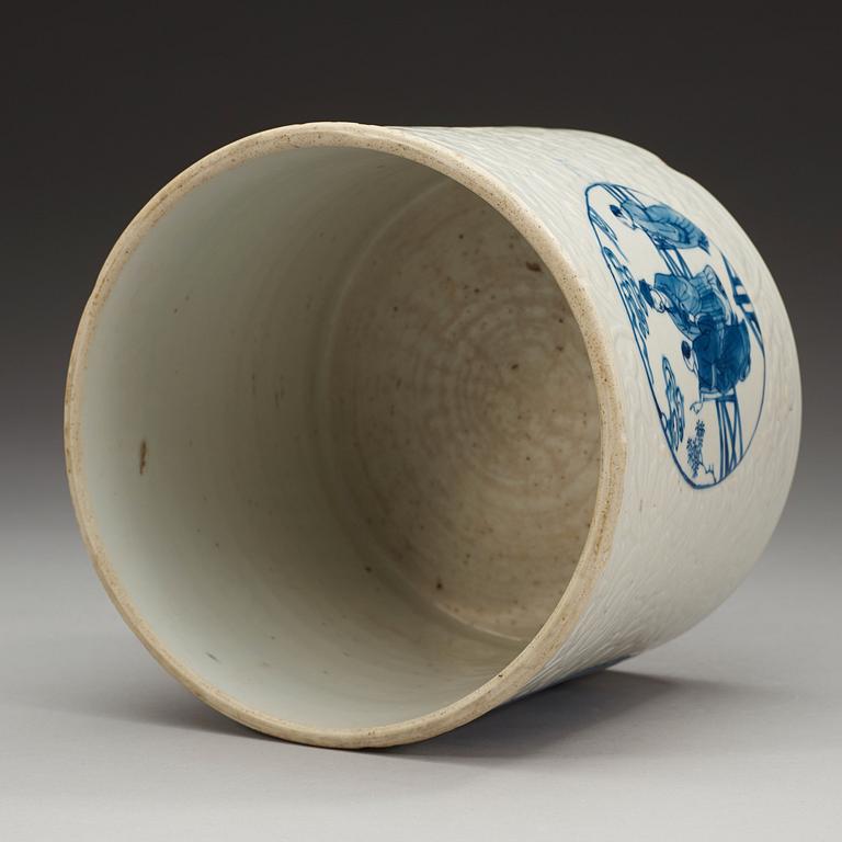 A blue and white brush pot, Qing dynasty, Kangxi (1662-1722).