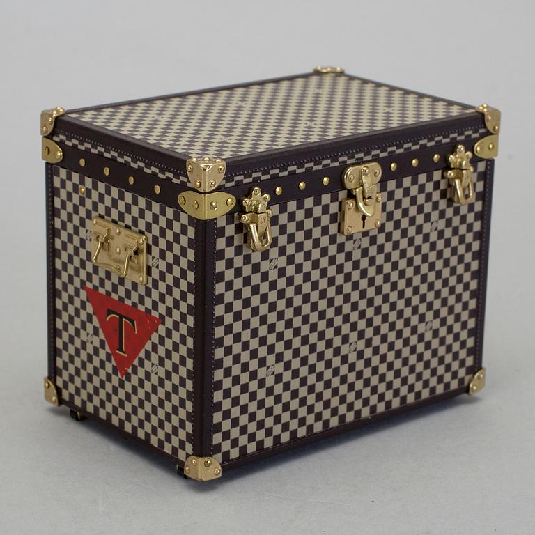 SKRIN / MINIATYRKOFFERT, "Mini Malle Chapeaux", Louis Vuitton, 2012.