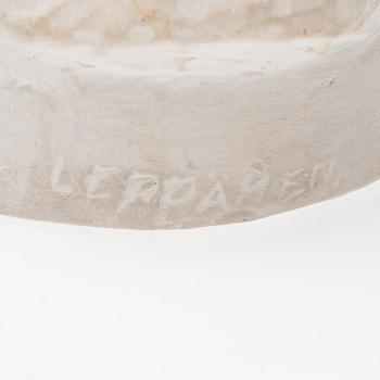 LAURI LEPPÄNEN, skulptur, gips, signerad Leppänen i godset.