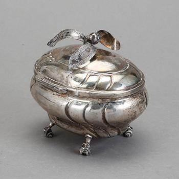 SOCKERSKRIN, silver, Johan Ascher, Växjö 1762.Total vikt 227 cm. Senbarock/Rokoko.