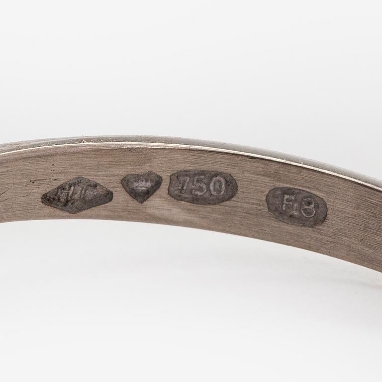 A. Tillander, ring, faceted sapphire, brilliant cut diamonds, 18K white gold, Helsinki 1983.