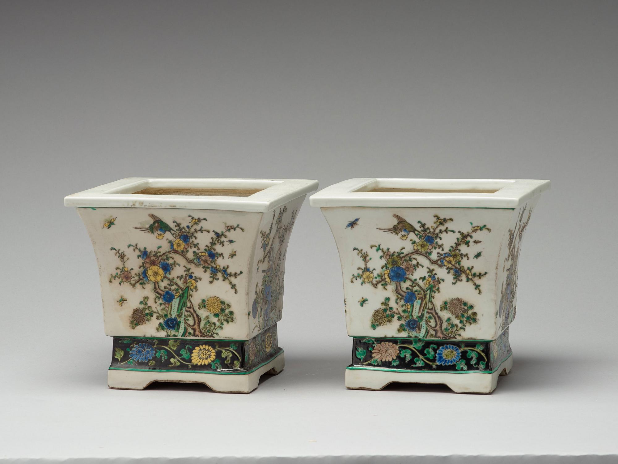 Two famille verte flower pots, late Qing dynasty, circa 1900.