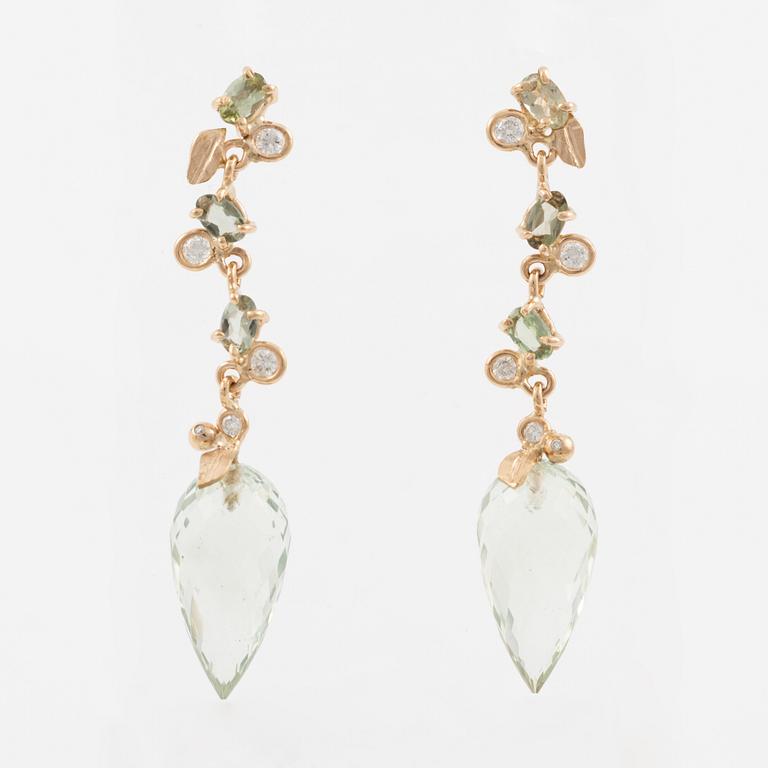 Earrings, Mandelstam, 18K gold with briolette-cut green quartz, green tourmalines, and brilliant-cut diamonds.