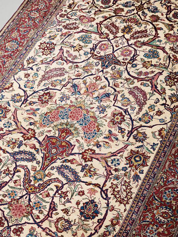 RUG. Semi-antique Silk Kashan. 207,5 x 135 cm.