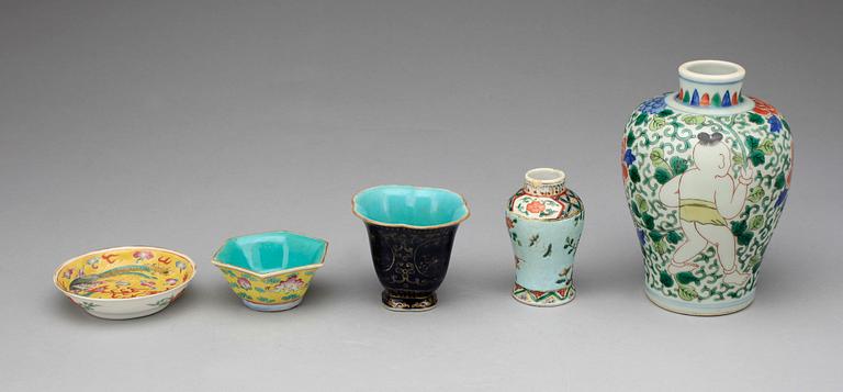 PARTI KINAPORSLIN, 5 delar, bla Kangxistil, mest 1800-tal.