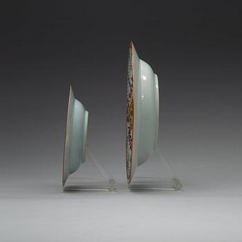 SERVISDELAR, 10 stycken, vapenporslin. Qingdynastin, Qianlong (1736-95).