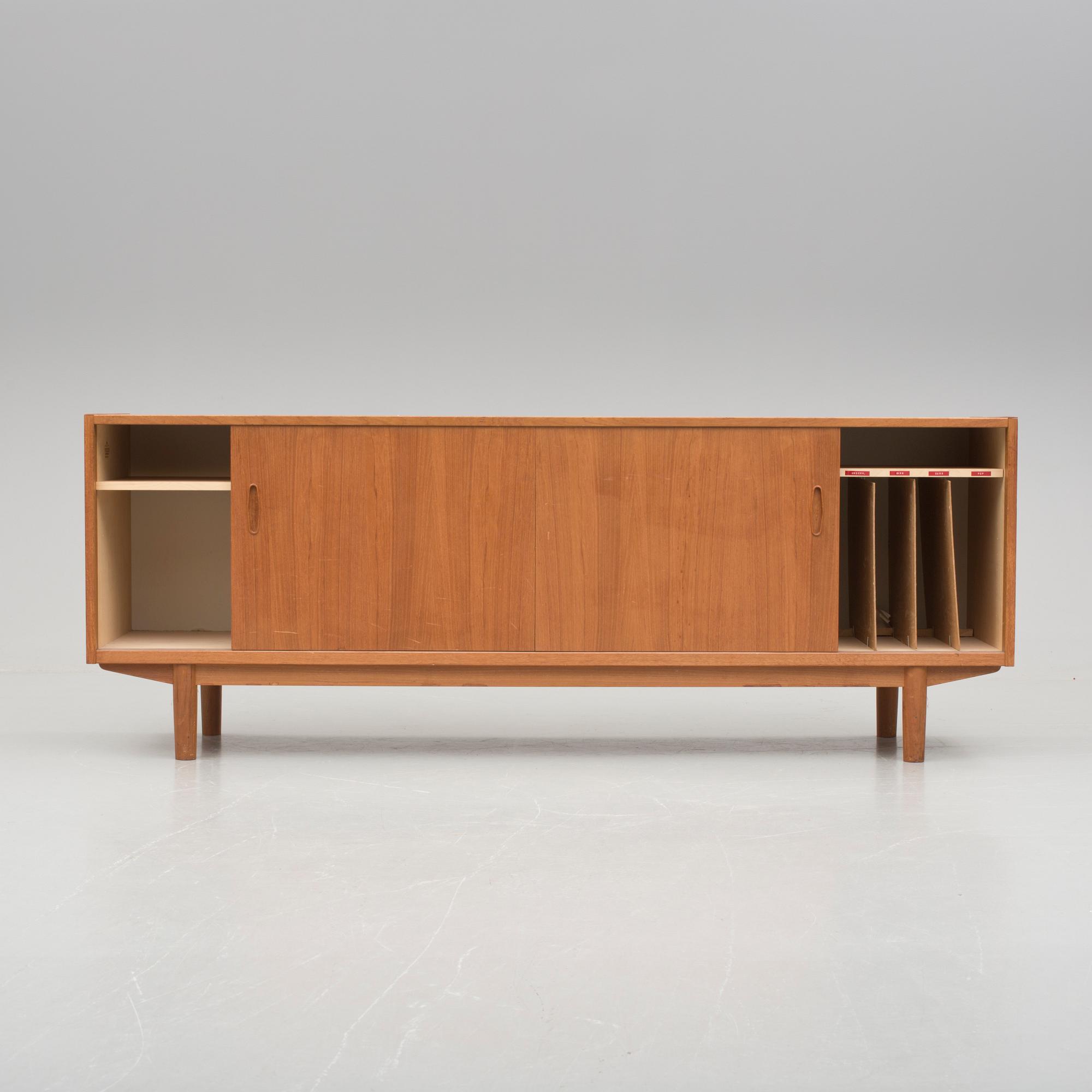 SIDEBOARD, "Trio", Nils Jonsson, Troeds, 1900-talets andra hälft.
