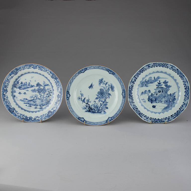 TALLRIKAR, 3 st, porslin, Kina, Qianlong (1736-1795).